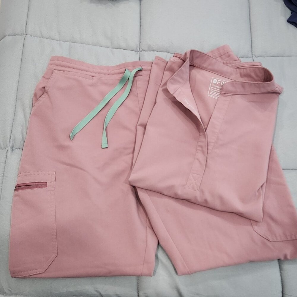 Figs Scrub Set in Mineral Mauve